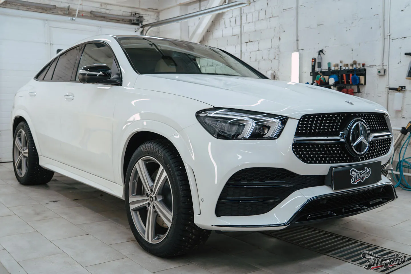 Оклейка Mercedes GLE полиуретаном и детейлинг салона